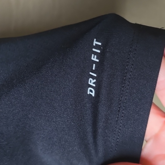 Nike Dri-FIT Kadın T-Shirt City Dry Top  Black Short Sleeve 938446-010 XS - Picture 8 of 9